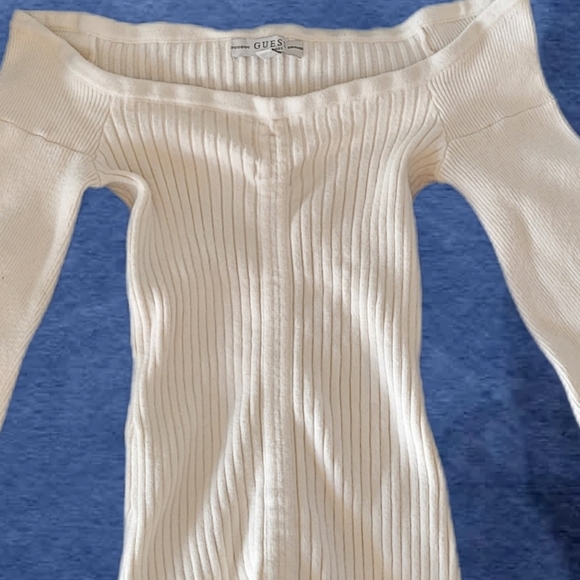 GUESS off-shoulder sweater shirt - Picture 3 of 4